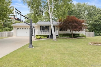 9134 Del Rio Dr, Grand Blanc, MI 48439