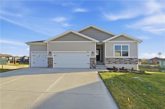 4421 SW Grindstone Cir, Lee's Summit, MO 64082