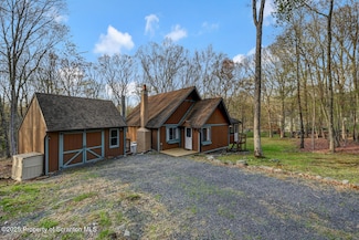 3222 Bluebird Dr, Bushkill, PA 18324