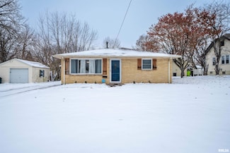 3023 N Golf Dr, Peoria, IL 61604