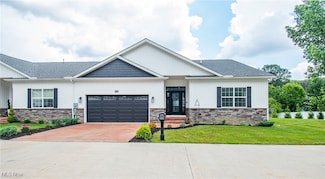 993 Pin Oaks Dr, Broadview Heights, OH 44147