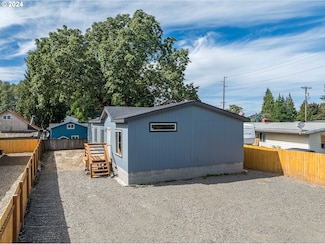 1403 S 4th Ave, Kelso, WA 98626