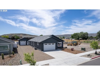 660 E St, Baker City, OR 97814