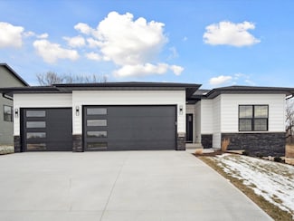 4662 Preston Ln, Iowa City, IA 52246