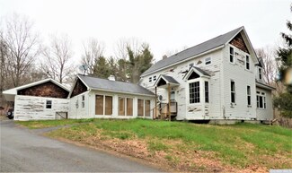 8 Creekside Rd, Red Hook, NY 12571
