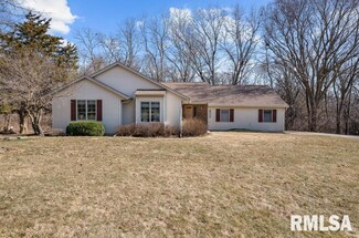 13053 82nd Ave, Blue Grass, IA 52726