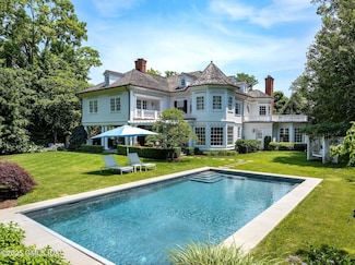 35 Club Rd, Riverside, CT 06878