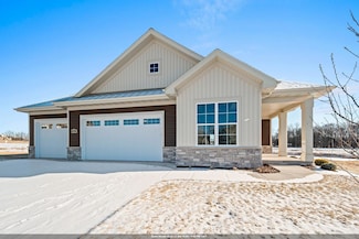879 Cygnet Ct, Menasha, WI 54952