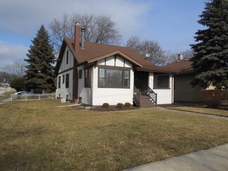 230 E Maple Ave, Roselle, IL 60172