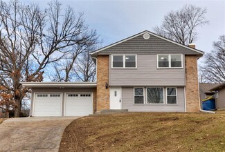 1125 Riverview Dr, Des Moines, IA 50313