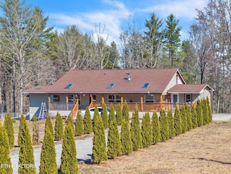 233 Virgil Albertson Rd, Sunbright, TN 37872