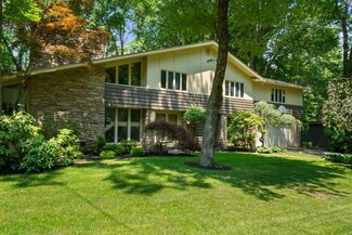 62 Oak Hill Rd, Worcester, MA 01609