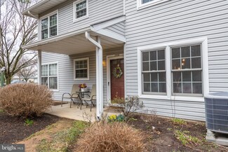 2008 Lynbrooke Dr Unit 157, Yardley, PA 19067