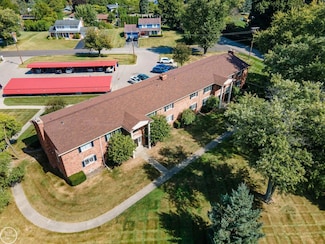 42282 Woodward Ave, Bloomfield Hills, MI 48304