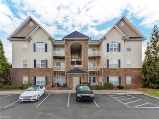 2431 Eagle Creek Ct Unit 203, Winston Salem, NC 27103