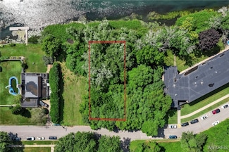 8301 Valle Dr, Niagara Falls, NY 14304