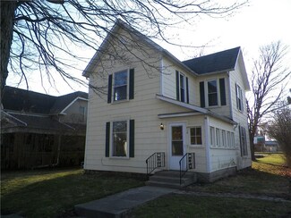 414 S East St, Winchester, IN 47394