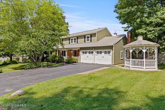 9 Pheasant Ridge Dr, Albany, NY 12211
