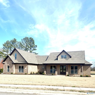 2106 Covington Ln SW, Decatur, AL 35603