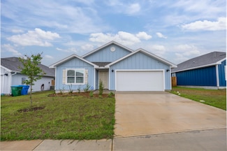 215 Laurel Hill St, Crestview, FL 32539
