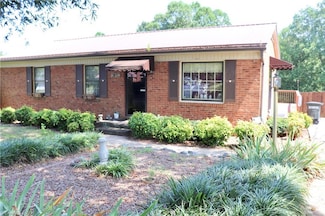 5123 Pine Hall Rd, Walnut Cove, NC 27052