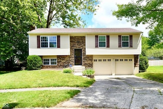208 Crestview Ct, Fishers, IN 46038