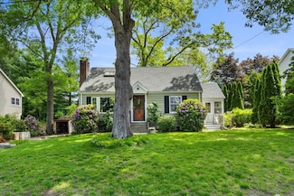 21 Houlton St, Bedford, MA 01730