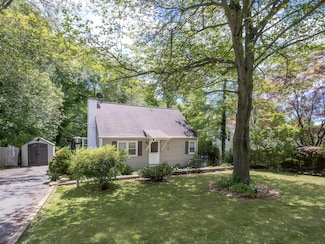 13 Joemar Rd, Norwalk, CT 06854