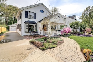 7057 Pine St, Chagrin Falls, OH 44022