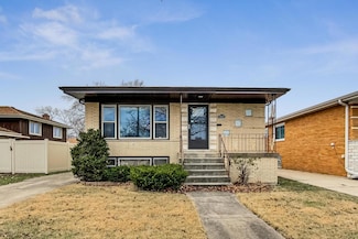 8956 S Mozart Ave, Evergreen Park, IL 60805