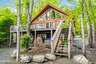 1749 Rockpoint Ct, Hamlin, PA 18427