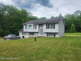 122 Red Squirrel Ct, East Stroudsburg, PA 18302