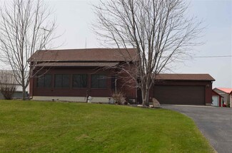 942 Prairie Ave NW, Waukon, IA 52172