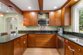 22 Cabot Dr, Nashua, NH 03064
