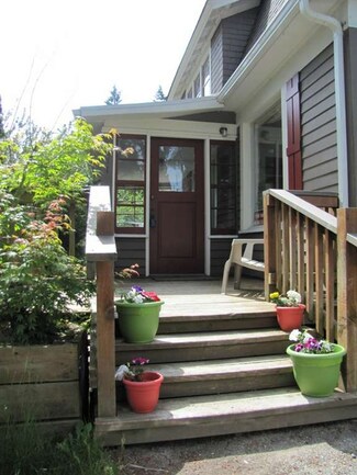 817 Newell St, Bellingham, WA 98225