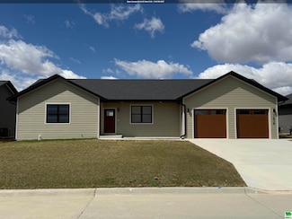 1618 Lincoln Place SE, Orange City, IA 51041