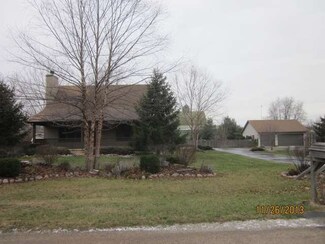 2726 S Forsythia Ln, Saint Anne, IL 60964