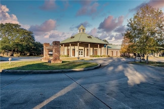 725 Westin Oaks Dr, Hammond, LA 70403