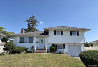 8 Spector Ln, Plainview, NY 11803