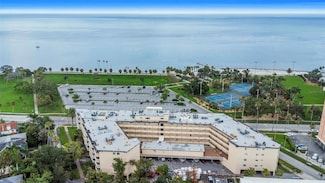 1200 N Shore Dr NE Unit 205, Saint Petersburg, FL 33701