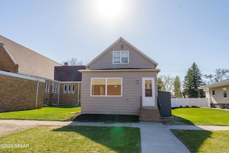 312 Booth Ave, Larimore, ND 58251