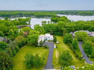 26950 N Countryside Lake Dr, Mundelein, IL 60060