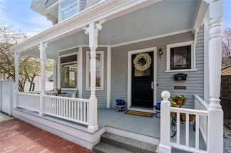 21 Division St, Newport, RI 02840