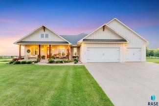 183 Lake Ridge Dr, Wentworth, SD 57075