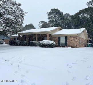 1412 Woodhaven St, Pascagoula, MS 39581