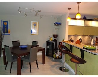 193 Oak St Unit 504, Newton Upper Falls, MA 02464