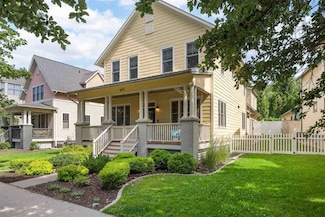 1072 Foster Rd, Iowa City, IA 52245