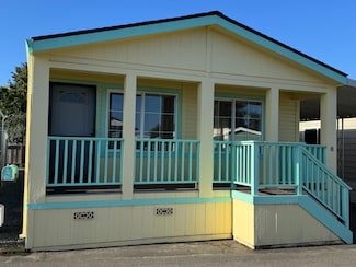 998 38th Ave Unit 8, Santa Cruz, CA 95062