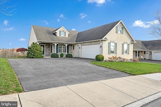 988 Cambridge Dr, Manheim, PA 17545