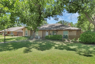 3800 Delmas Dr, Benbrook, TX 76116